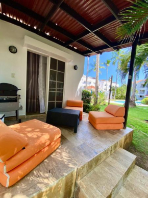 Madonna Pool Beach los Corales